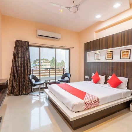 Oyo 42910 Hotel Rudra Palace Ratlām Kültér fotó