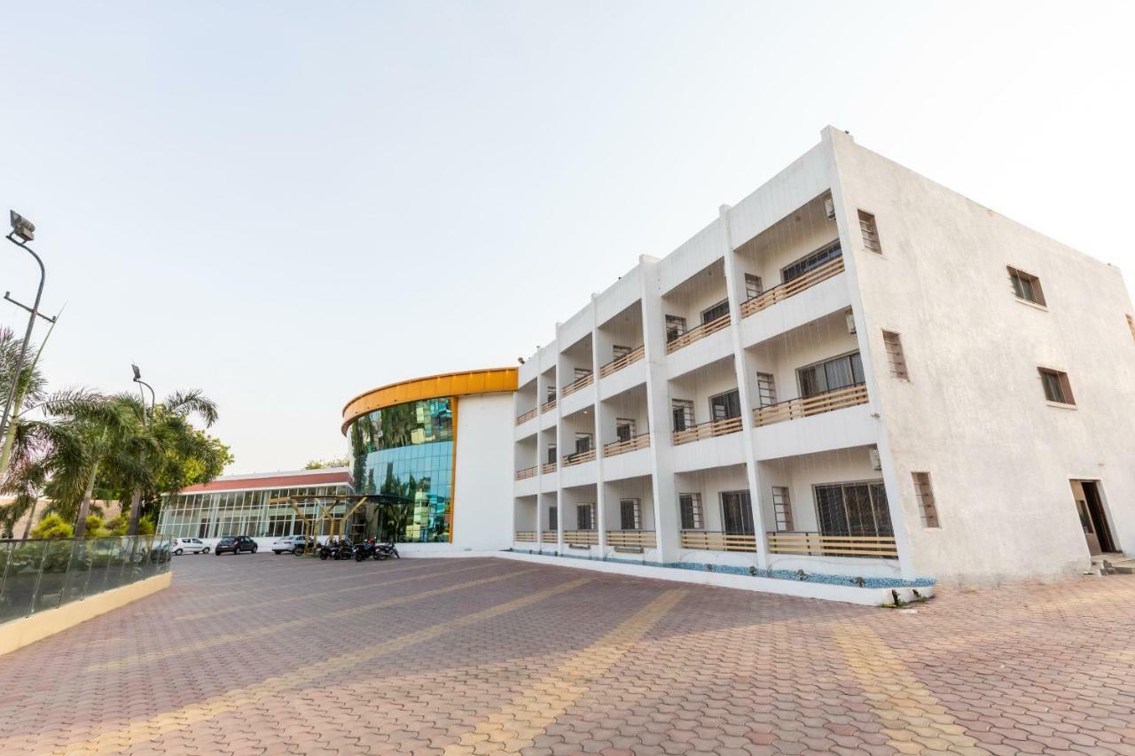 Oyo 42910 Hotel Rudra Palace Ratlām Kültér fotó