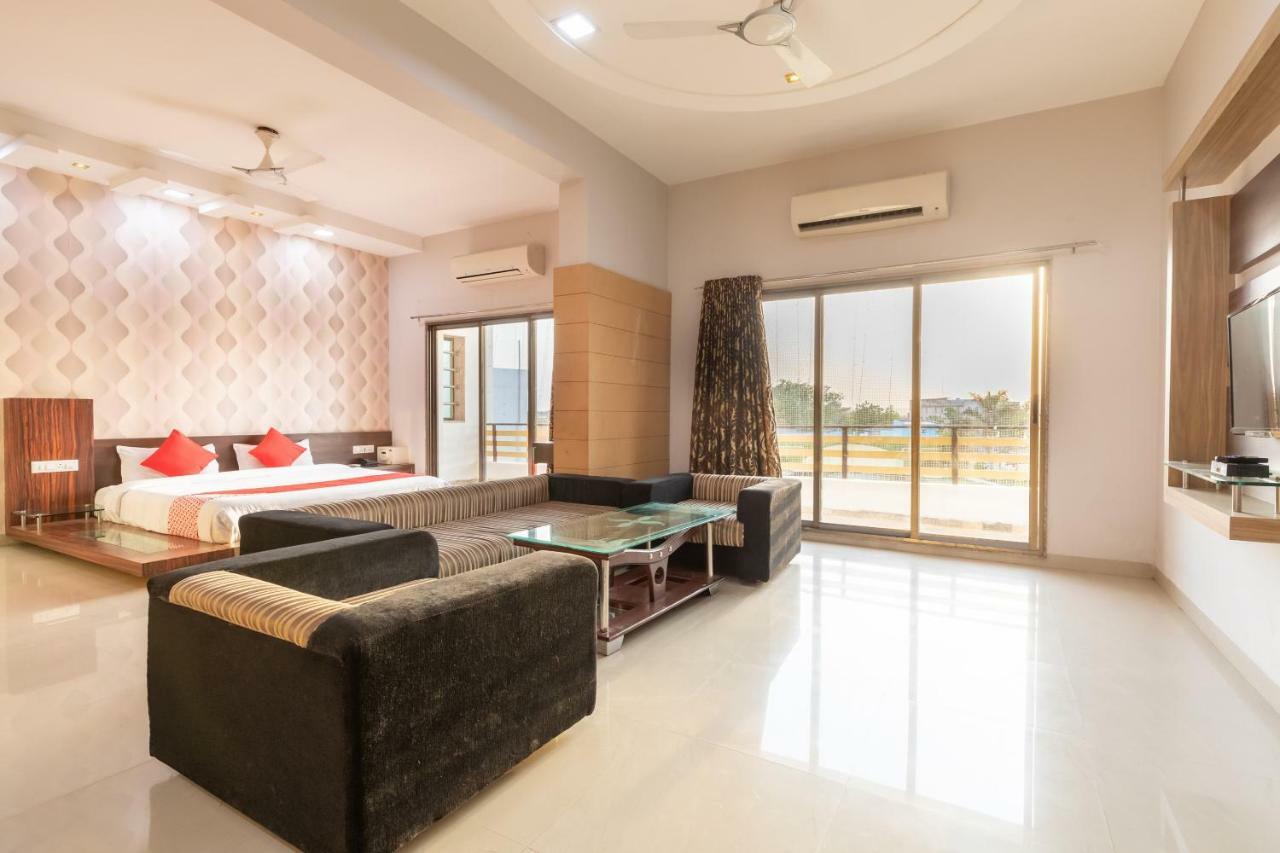 Oyo 42910 Hotel Rudra Palace Ratlām Szoba fotó