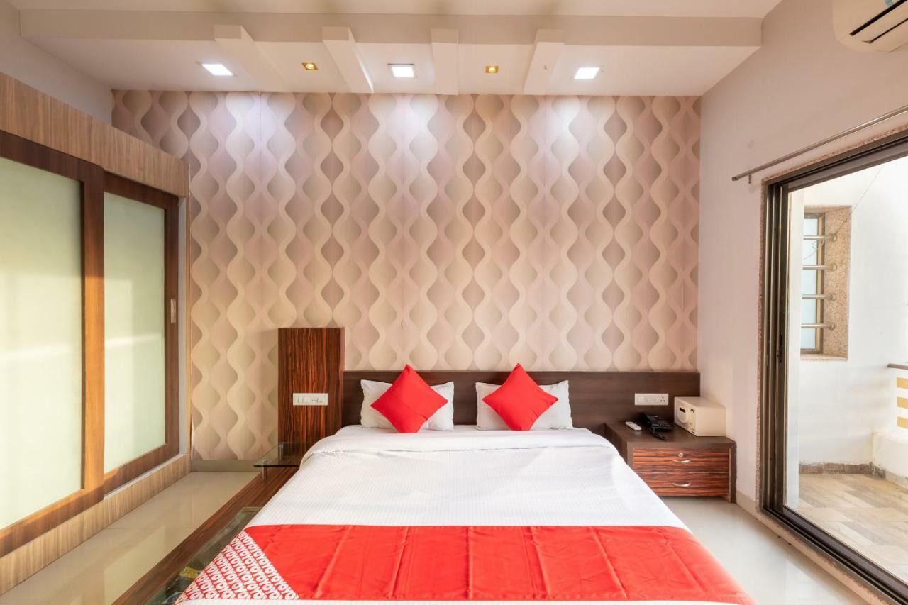 Oyo 42910 Hotel Rudra Palace Ratlām Szoba fotó