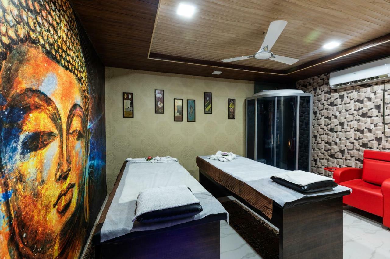 Oyo 42910 Hotel Rudra Palace Ratlām Kültér fotó