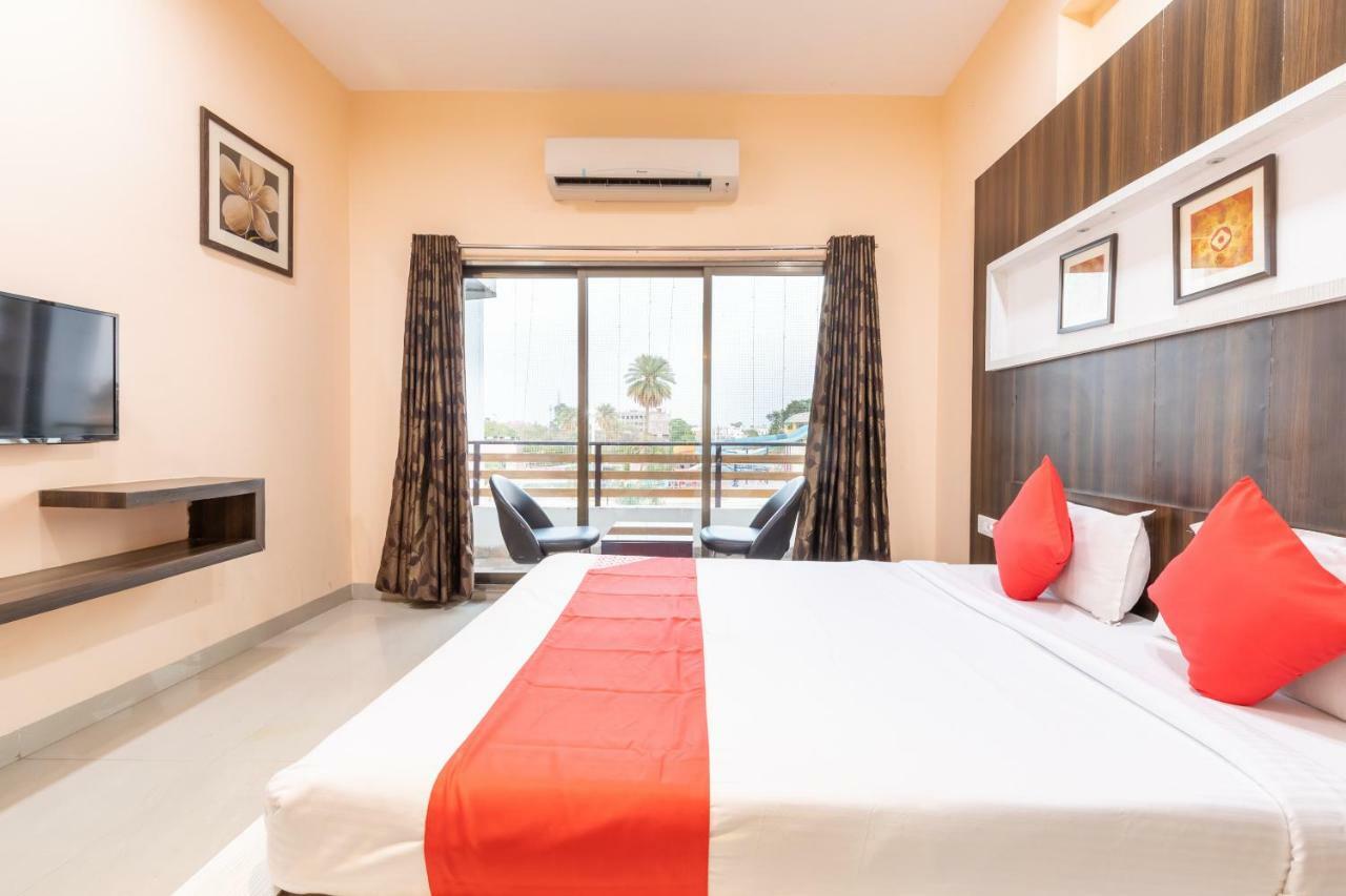 Oyo 42910 Hotel Rudra Palace Ratlām Kültér fotó