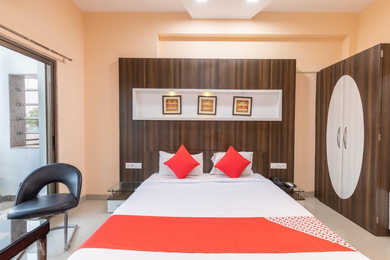 Oyo 42910 Hotel Rudra Palace Ratlām Kültér fotó