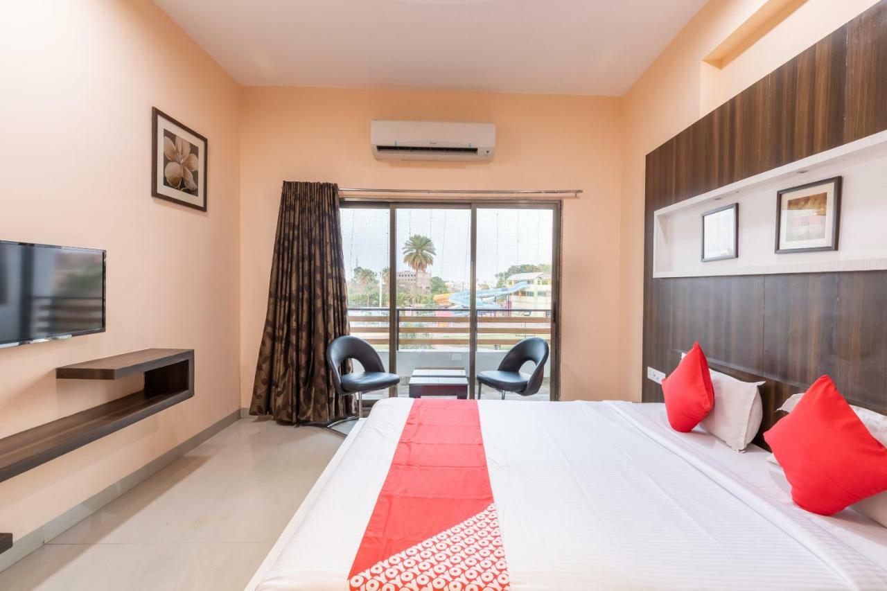 Oyo 42910 Hotel Rudra Palace Ratlām Kültér fotó
