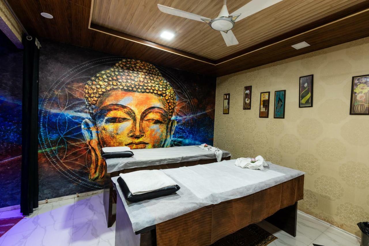 Oyo 42910 Hotel Rudra Palace Ratlām Kültér fotó