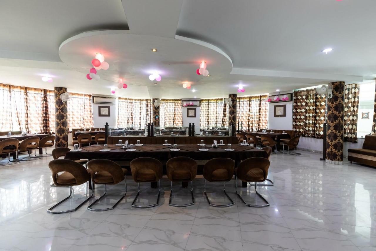 Oyo 42910 Hotel Rudra Palace Ratlām Kültér fotó