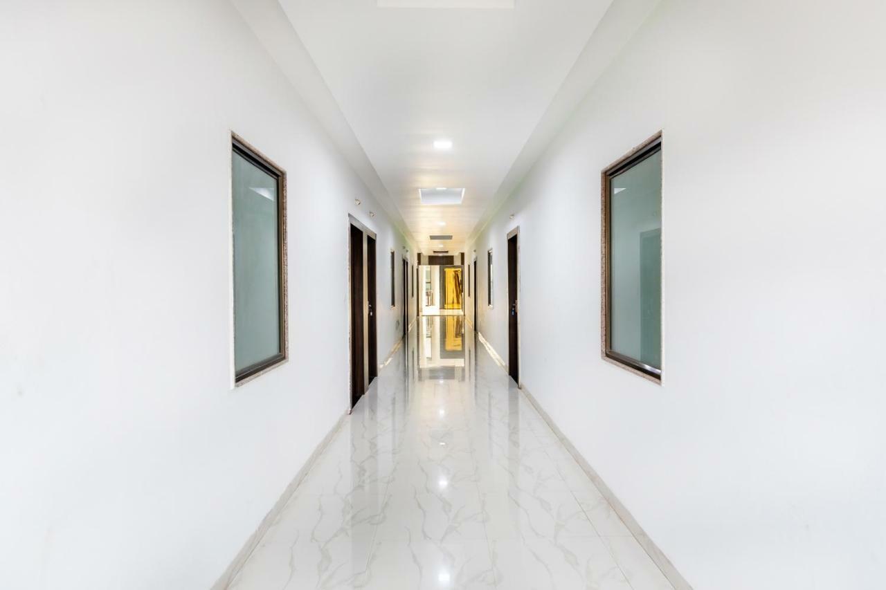 Oyo 42910 Hotel Rudra Palace Ratlām Kültér fotó