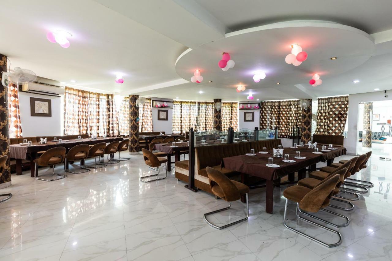 Oyo 42910 Hotel Rudra Palace Ratlām Kültér fotó