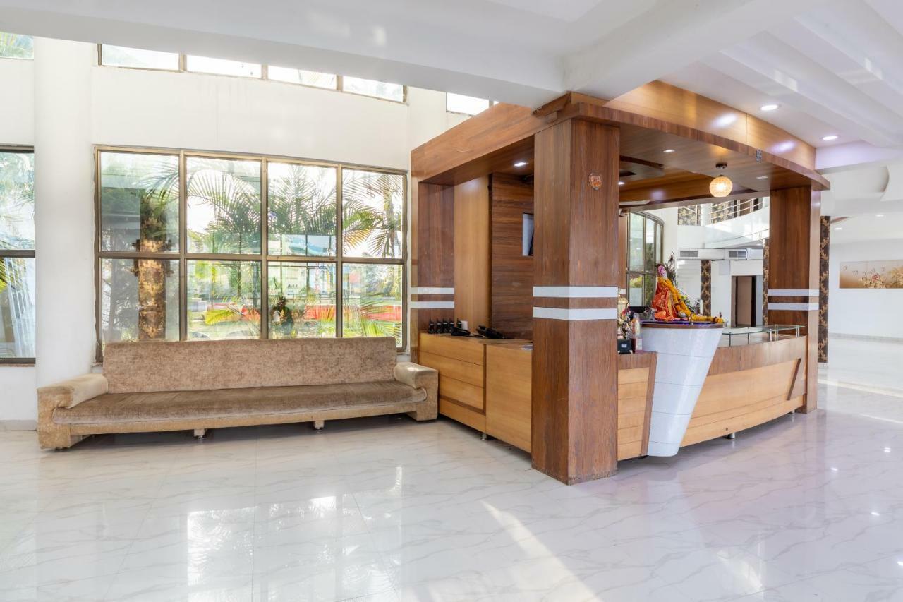 Oyo 42910 Hotel Rudra Palace Ratlām Kültér fotó
