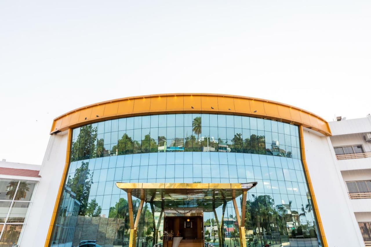Oyo 42910 Hotel Rudra Palace Ratlām Kültér fotó