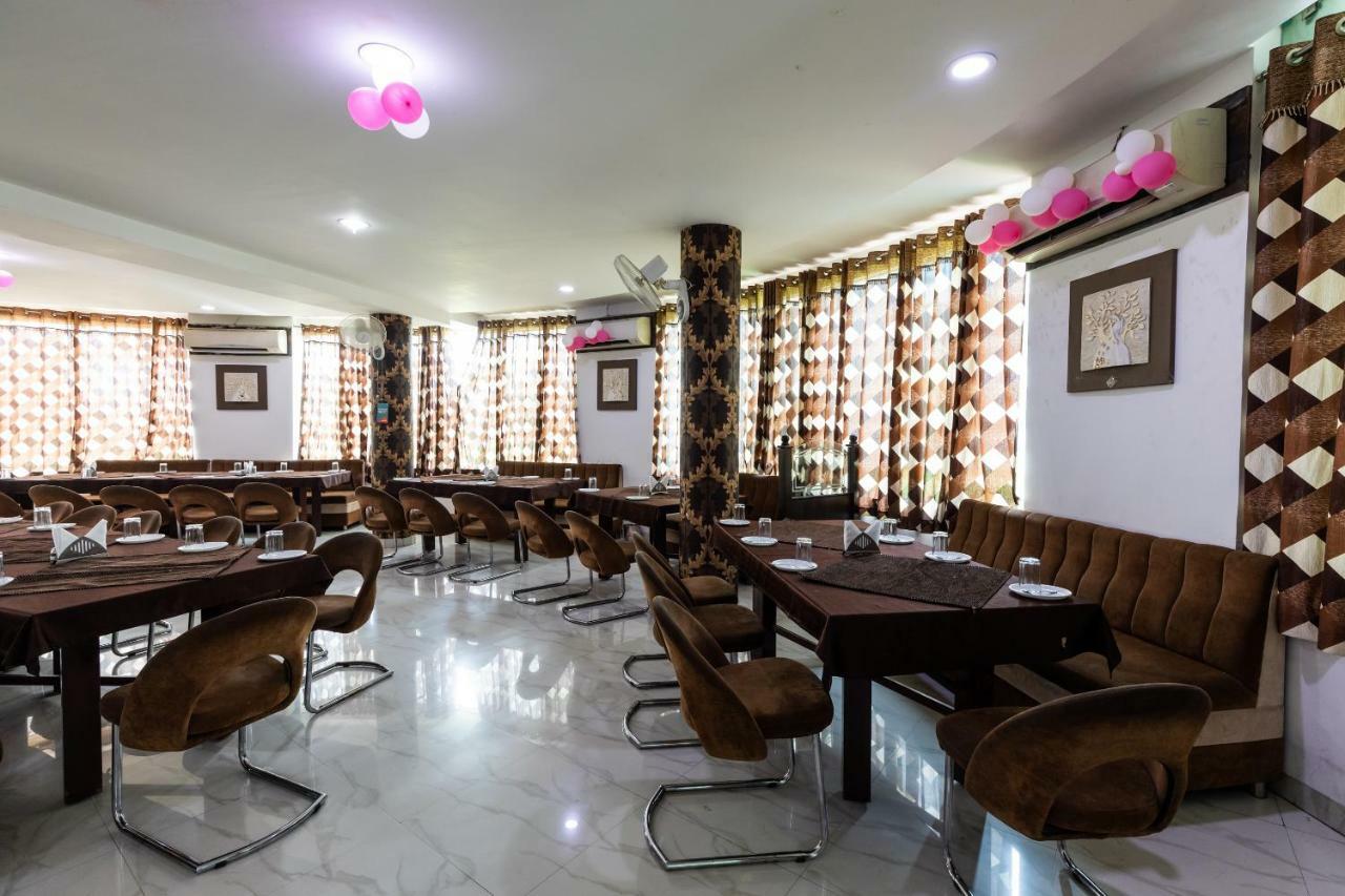 Oyo 42910 Hotel Rudra Palace Ratlām Kültér fotó