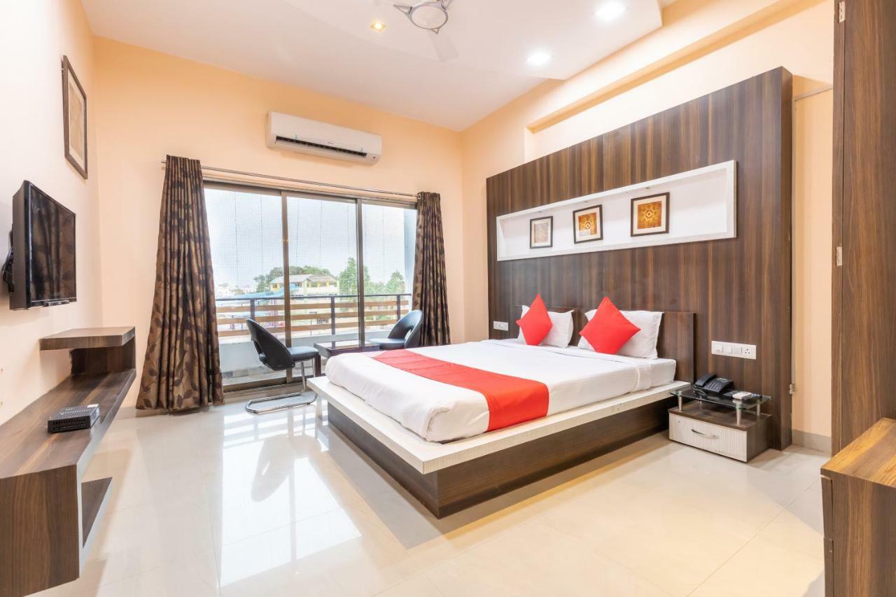 Oyo 42910 Hotel Rudra Palace Ratlām Kültér fotó