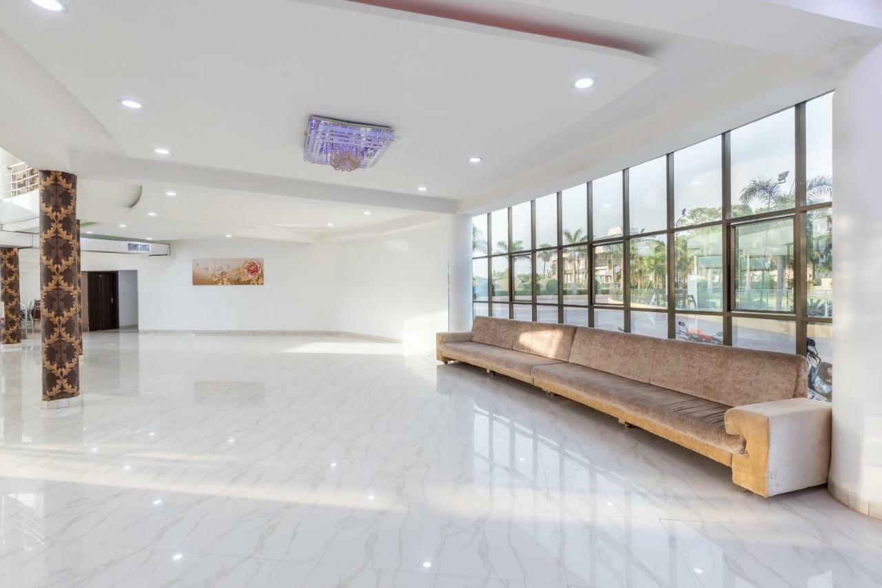 Oyo 42910 Hotel Rudra Palace Ratlām Kültér fotó