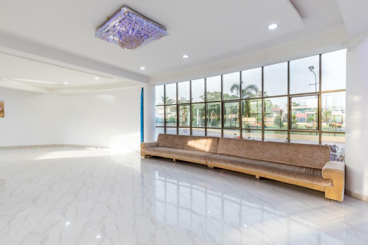 Oyo 42910 Hotel Rudra Palace Ratlām Kültér fotó