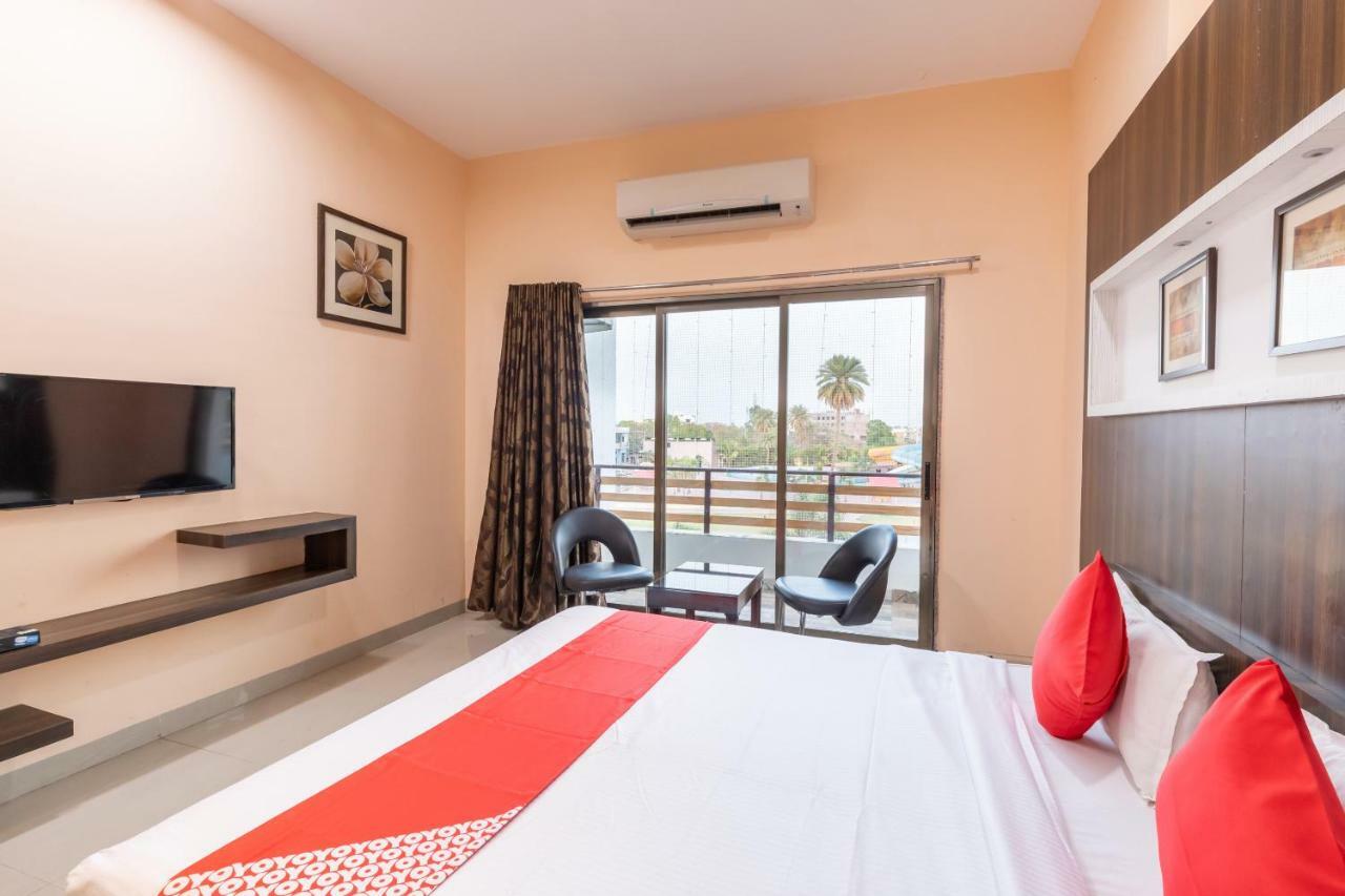 Oyo 42910 Hotel Rudra Palace Ratlām Kültér fotó