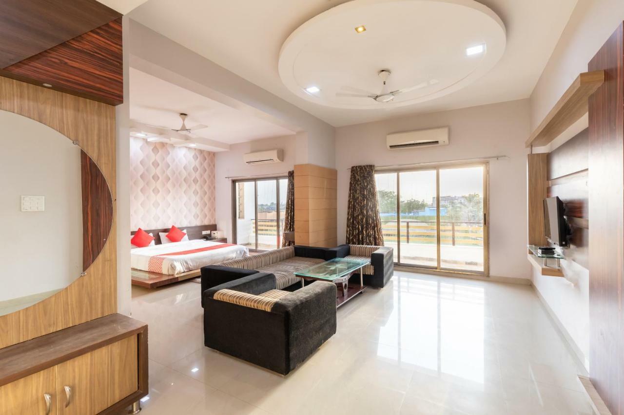 Oyo 42910 Hotel Rudra Palace Ratlām Kültér fotó