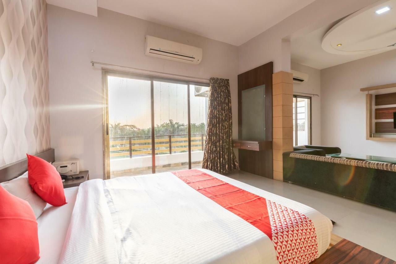 Oyo 42910 Hotel Rudra Palace Ratlām Kültér fotó