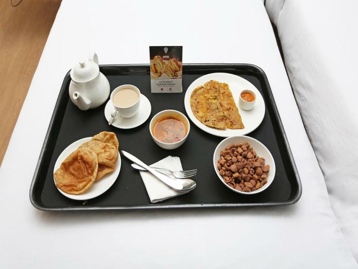 Oyo 42910 Hotel Rudra Palace Ratlām Kültér fotó